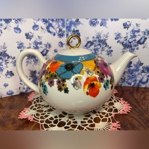 Grace’s Teaware “Meadow Joy” teapot